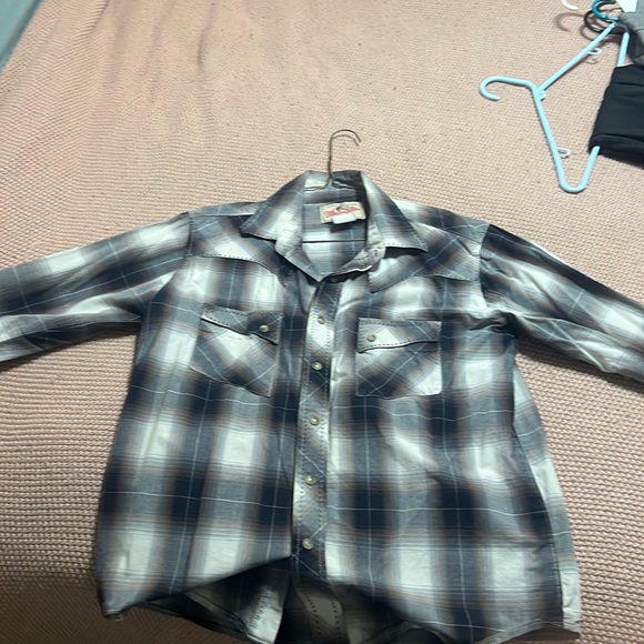 Wrangler Other - Men wrangler pearl button. Button down.